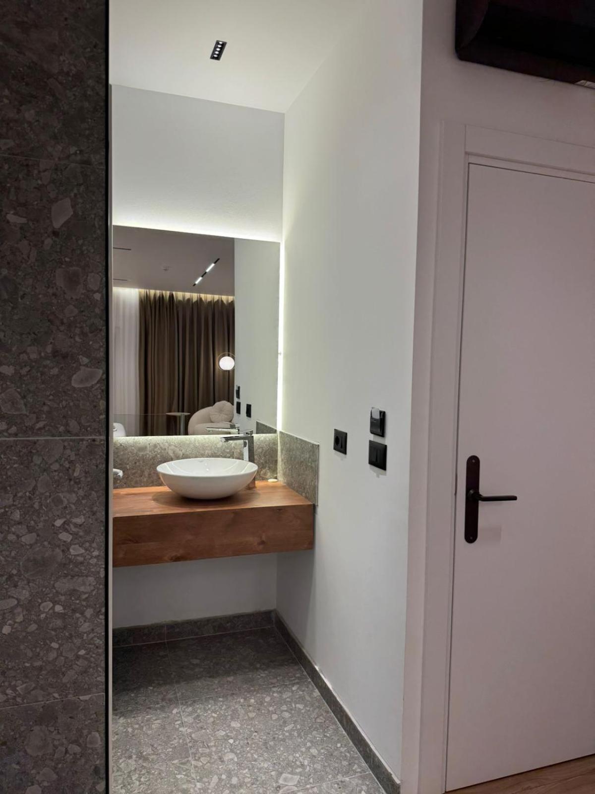 Hotel Jurgen Lezhe Ngoại thất bức ảnh